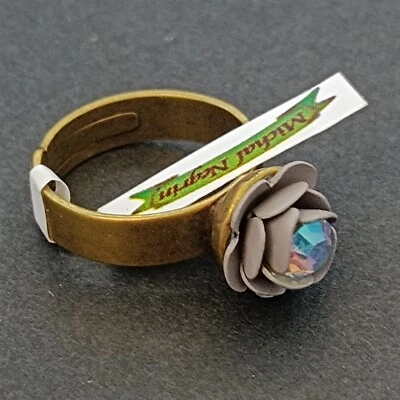 Anillo de Latón Michal Negrin Gris Esmalte Rosa Iridiscente Aurora Boreal Cristal De Colección Foto 1 de 4