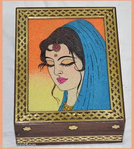 ¡Caja de joyería de madera de diseño con pintura de piedras preciosas y borde de latón de la India! - Imagen 1 de 5