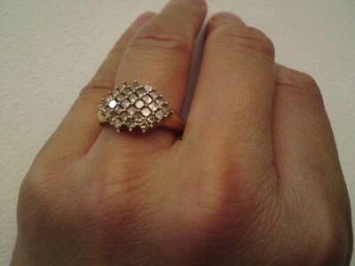 Anillo Gemporia 2019 1,25 quilates corte princesa diamante champán oro 9 quilates racimo Foto 1 de 4