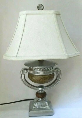 Lámpara de mesa Hampton Bay pintura metálica plateada diseño tejido imitación mármol bronceado 17" Foto 1 de 4