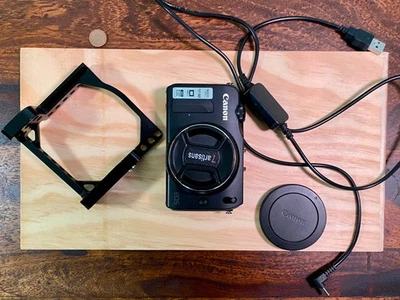 Canon EOS M + 7Artisans 25mm 1.8 + USB Power cable +64Gb sd + Cage + M Lantern - Imagen 1 de 4