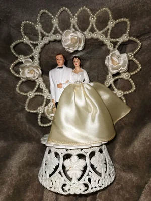 Vestido de satén y tul MCM Vintage 1959 WEDDING CAKE TOPPER WOW Foto 1 de 4