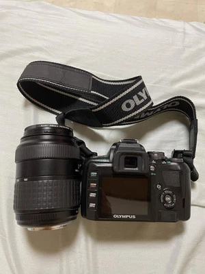 Doble lente para una gran oferta OLYMPUS E-410 Kit de zoom doble digital Foto 1 de 4