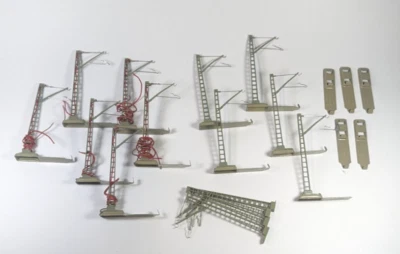 Paquete de 11 mástiles de catenaria vintage Marklin escala H0 - con extras VER DESCRIPCIÓN. Foto 1 de 4