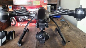 Yuneec Typhoon Q500 4K Quadcopter Drone/ CONTROLLER ST 10+ - Picture 1 of 9
