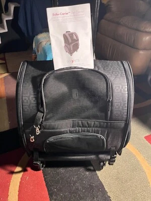 Gen7Pets G2116BG RC1000 Medium Roller Pet Carrier- Black Geometric PREOWNED - Image 1 of 4