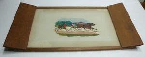 Beau PLATEAU Ancien ART DÉCO - Peinture Fixé sous verre Verrerie MONACO Chevaux - Picture 1 of 6
