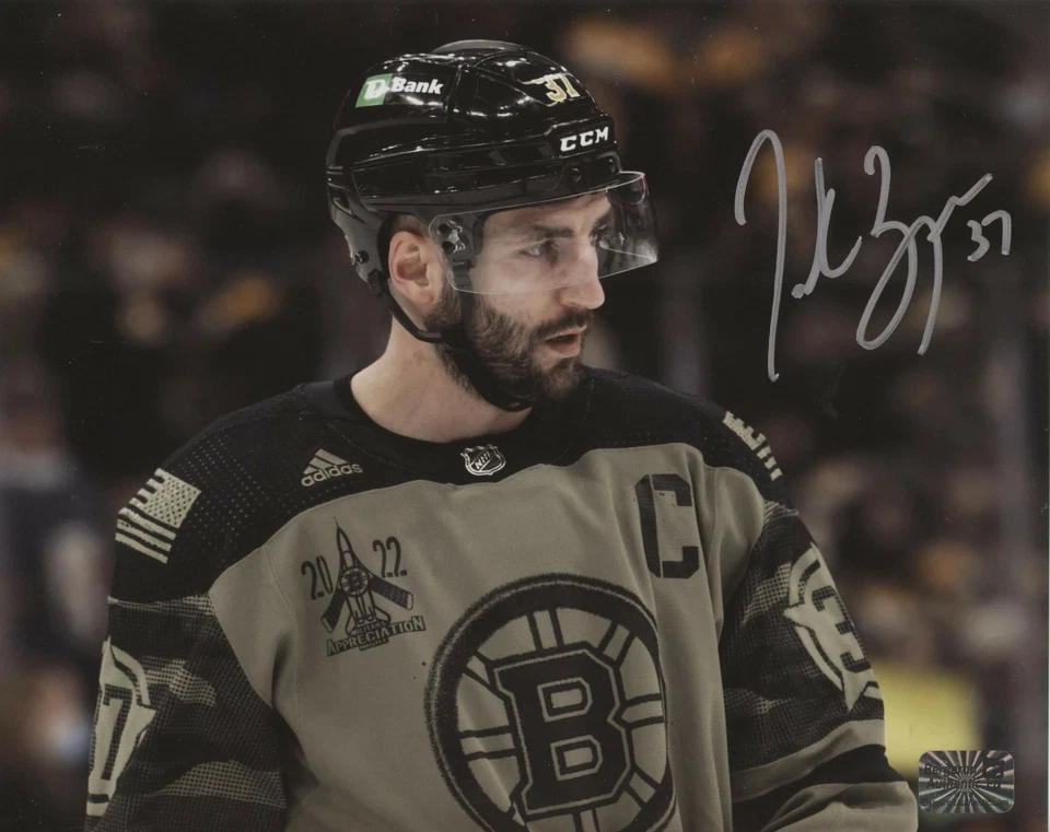 Patrice Bergeron Boston Bruins firmado 8x10 2022 militar Foto 1 de 1