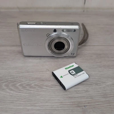 Sony CyberShot DSC-S750 7.2 MP Digital Camera Silver w/ Battery Tested - Image 1 of 4