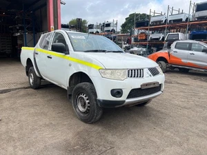 MITSUBISHI L200 GEARBOX MANUAL 5 SPEED + TRANSFER BOX 2006-2015 B40 EASY SELECT - Picture 1 of 6