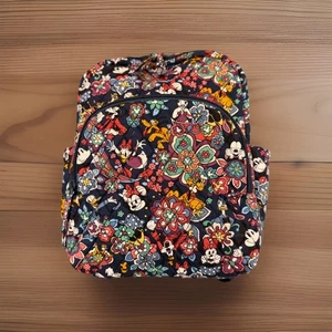 Mochila Pequeña Vera Bradley Disney Mickey And Friends Divertida Floral Esencial - Imagen 1 de 4