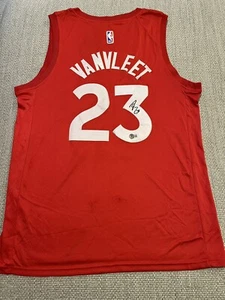 BECKETT COA FRED VANVLEET Autographed Toronto Raptors Basketball Jersey #23 - Picture 1 of 2