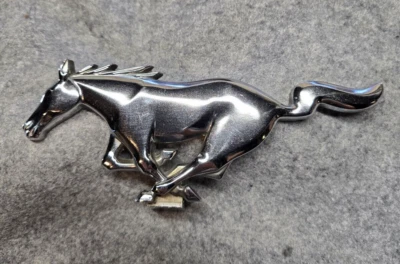 Ford Mustang 1965 1966 1967 caballo pony parrilla emblema OEM C4ZB-BA224-A Foto 1 de 4