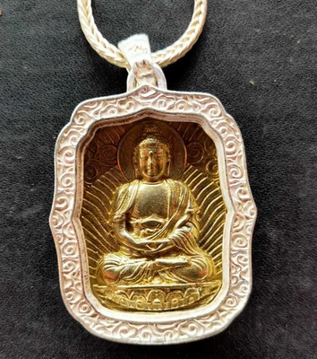 西藏银雕释迦牟尼释迦牟尼佛像项链吊坠护身符 — 第 1/4 张图片