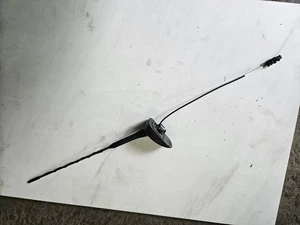 Vauxhall Astra J 09-15 Aerial Roof Antenna Genuine 13331944 - Picture 1 of 5