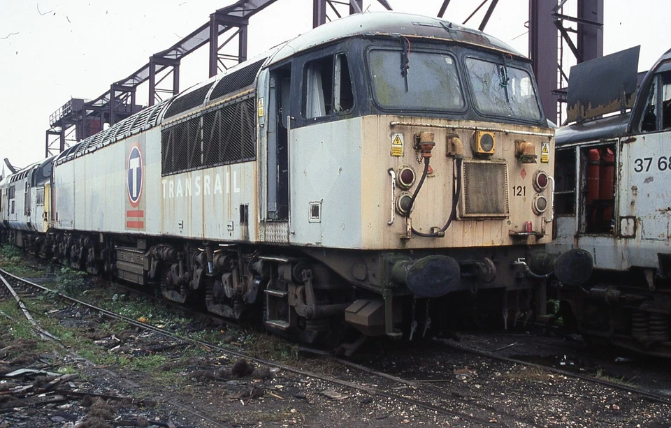 Orig colour slide, Class 56, 56121, Transrail livery, Booths, Rotherham, Jul 05 - Image 1 of 1