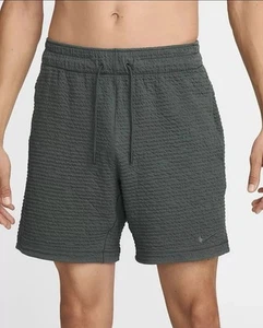 Nike Yoga Dri-FIT pantaloncino sfoderato uomo taglia small 7" verde DX0926-338 $80 - Foto 1 di 4