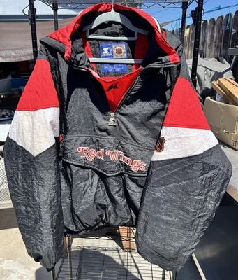 Jaqueta pulôver vintage anos 90 Starter Detroit Red Wings NHL com capuz preta/vermelha masculina G - Imagem 1 de 4