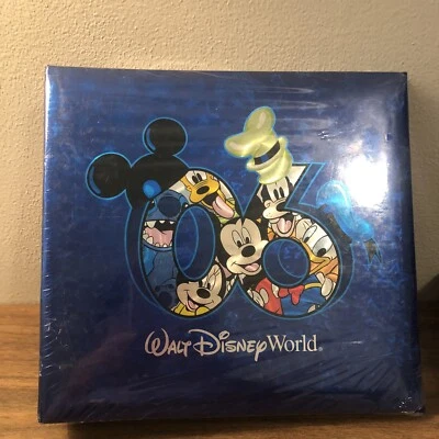Walt Disney World 2006 Blue Scrapbook Photo Album Holds 200 (4x6) 50 Sheets - Image 1 of 4