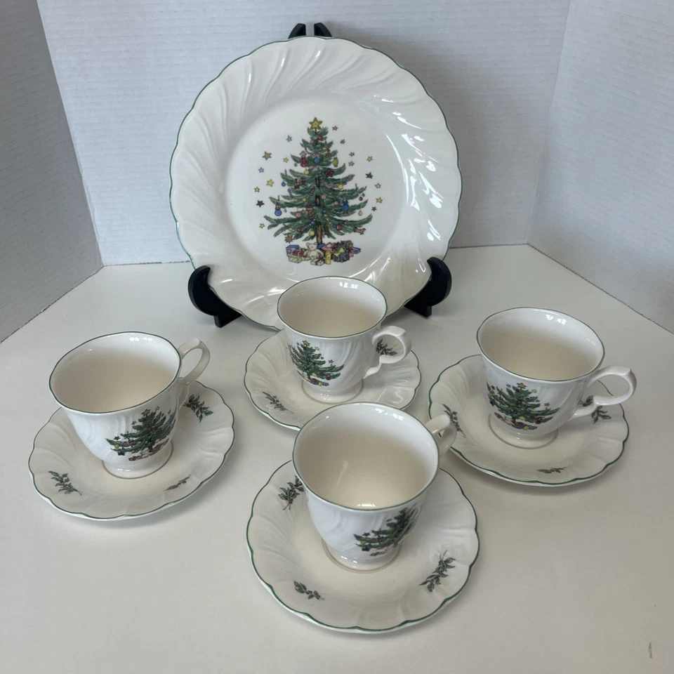 Nikko Happy Holiday Juego de 12 Piezas Nuevo con Caja Foto 1 de 4