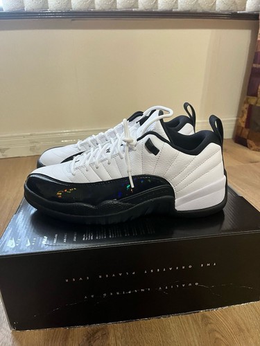 Scarpe da ginnastica Nike Air Jordan 12 25 anni in Cina taglia UK 7 nuove DO8726100