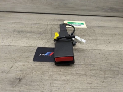 Fivela de cinto de segurança esquerda driver dianteiro BMW F25 F26 X3 X4 11-18 FABRICANTE DE EQUIPAMENTO ORIGINAL BMW F25 F26 X3 X4 - Imagem 1 de 4