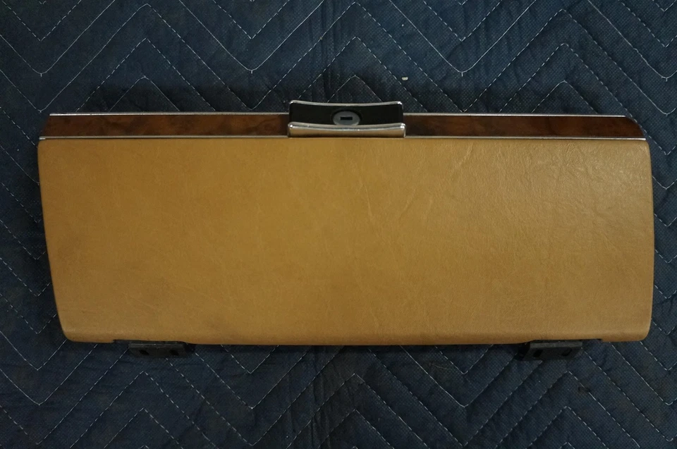 Mercedes Benz 380 SL 1985 puerta guantera Foto 1 de 4