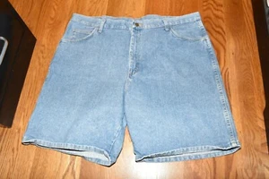 WRANGLER DENIM JEAN MEN'S SIZE 44X9 100% COTTON SHORTS MEASURE 44X9 - Picture 1 of 2