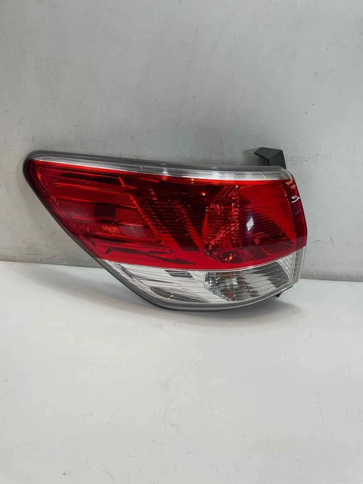 Luz trasera montada en panel cuarto izquierdo OE 949681 para Nissan Pathfinder 2013-2016 Foto 1 de 4