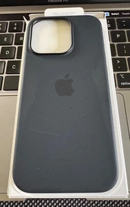 Apple Silicone Case with MagSafe for iPhone 15 Pro Black - Photo 1 sur 1