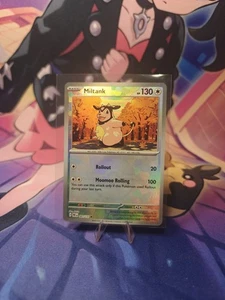 Miltank (patrón Poke Ball) 081/131 Sv: Prismatic Evolutions Holo - Imagen 1 de 2