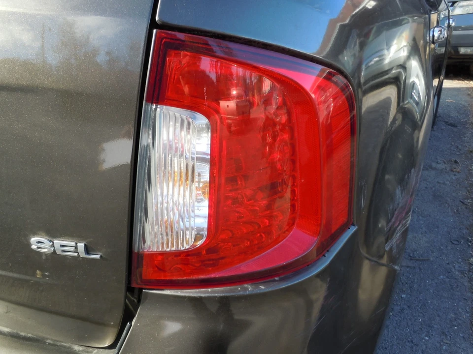 Luz trasera Ford Edge 2011-2014 pasajero derecho derecho OEM lente roja transparente Foto 1 de 1