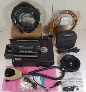 Motorola XTL2500 VHF 136-174 MHz 110w P25 Digital Mobile Radio M21KTM9PW1AN - Picture 1 of 2