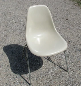 Vintage Authentic 1980s Herman Miller Ivory Color Fiberglass Shell Chair - Picture 1 of 24