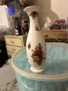 1962 Royal Albert Bone China Old Country Roses Bud Vase - Picture 1 of 6