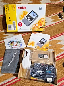 Kodak Zi6 RED ROUGE High Definition Pocket Digital Video Camera Camcorder MINT!! - Picture 1 of 11