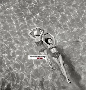 Poster Photo Paper, Toni Frissell, Two Ladies IN A Swimming Pool, Years 1950 - Picture 1 of 4