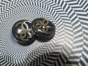 CHANEL 2 NAVY BLUE LUCITE BUTTONS SILVER CC LOGO 16 MM NEW LOT TWO pc - Picture 1 of 3