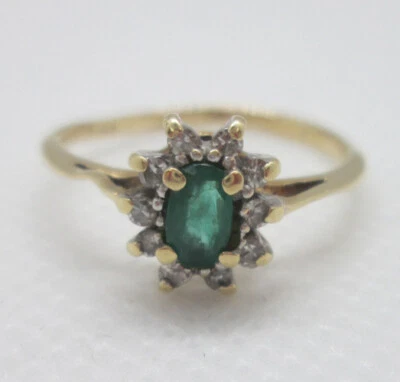 Hermoso anillo de oro macizo de 14K esmeralda ovalada con 10 diamantes 1,7 g tamaño 6 1/2 Foto 1 de 4