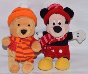 MWTT-DISNEY-WINNIE THE POOH & MICKEY BOLSO FRIJOL PEQUEÑO BUFANDA Y GORRO A RAYAS - Imagen 1 de 4
