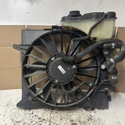 04-09 Conjunto de ventilador de refrigeración del radiador del motor Jaguar XJ8 VDP X350 2W93-8C607 FABRICANTE DE EQUIPOS ORIGINALES Foto 1 de 4