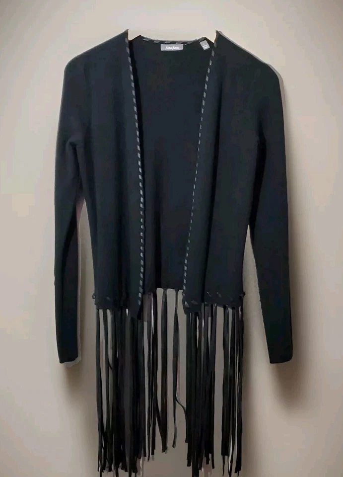 Nieman Marcus Cárdigan Pequeño Negro Con Flecos Largos Imitación Cuero Foto 1 de 4