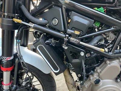 Kit de amortiguador de dirección lineal Hyperpro 140 mm (CSC) 2017-2021 KTM 390 Duke - negro Foto 1 de 4