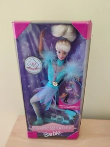 Mattel Olympic Figure Skater Barbie USA #18501 1997 Skate and Spin bambola anni '90 nuova - Foto 1 di 3