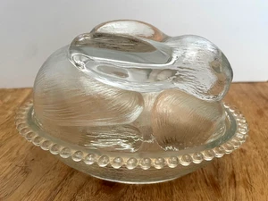 Vintage Indiana Glas Hase/Hase auf einem Nest bedeckt Süßigkeiten Schale Klarglas - Bild 1 von 7
