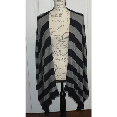Cárdigan suéter Sweet Romeo para mujer a rayas frente abierto en negro/gris pequeño $50 Foto 1 de 4