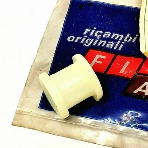 Boccola tassello in plastica per scorrimento sedile Fiat 600 850 T e Multipla - Picture 1 of 4