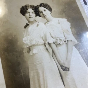 Central Texas Vintage Photo Portrait sisters holding hands - Picture 1 of 16