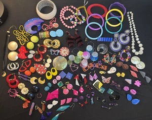HUGE Vintage to Now Funky 80s 90s Style Estate Jewelry Fashion Party Lot READ - Picture 1 of 21