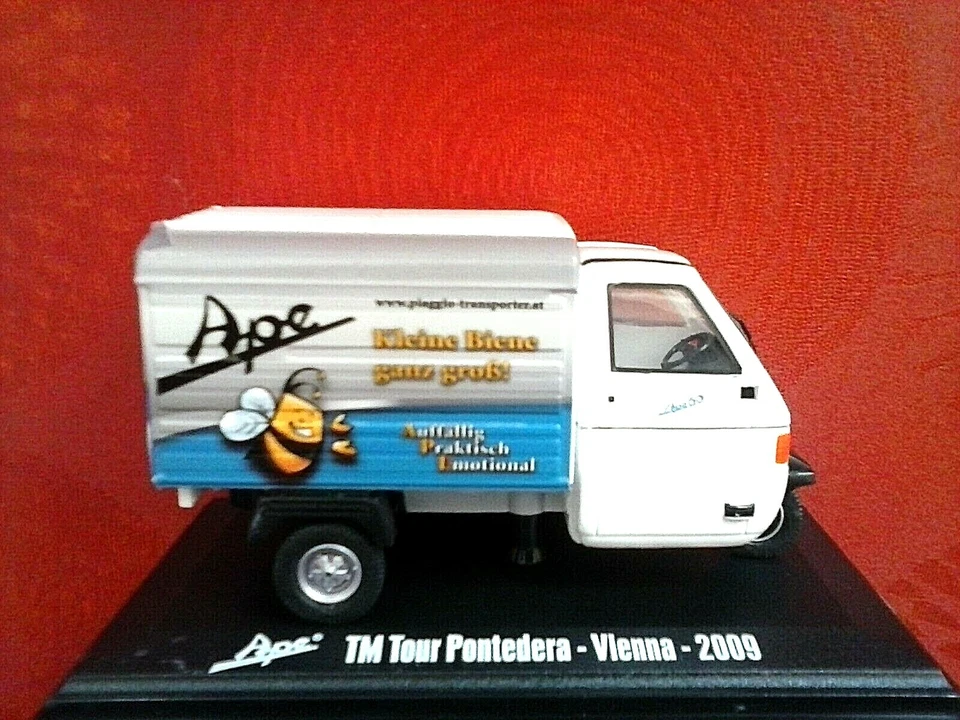 ITALERI 1:32 DIE CAST MOTOCARRO APE TM PONTEDERA VIENNA 2009  ART 768153 - Immagine 1 di 1